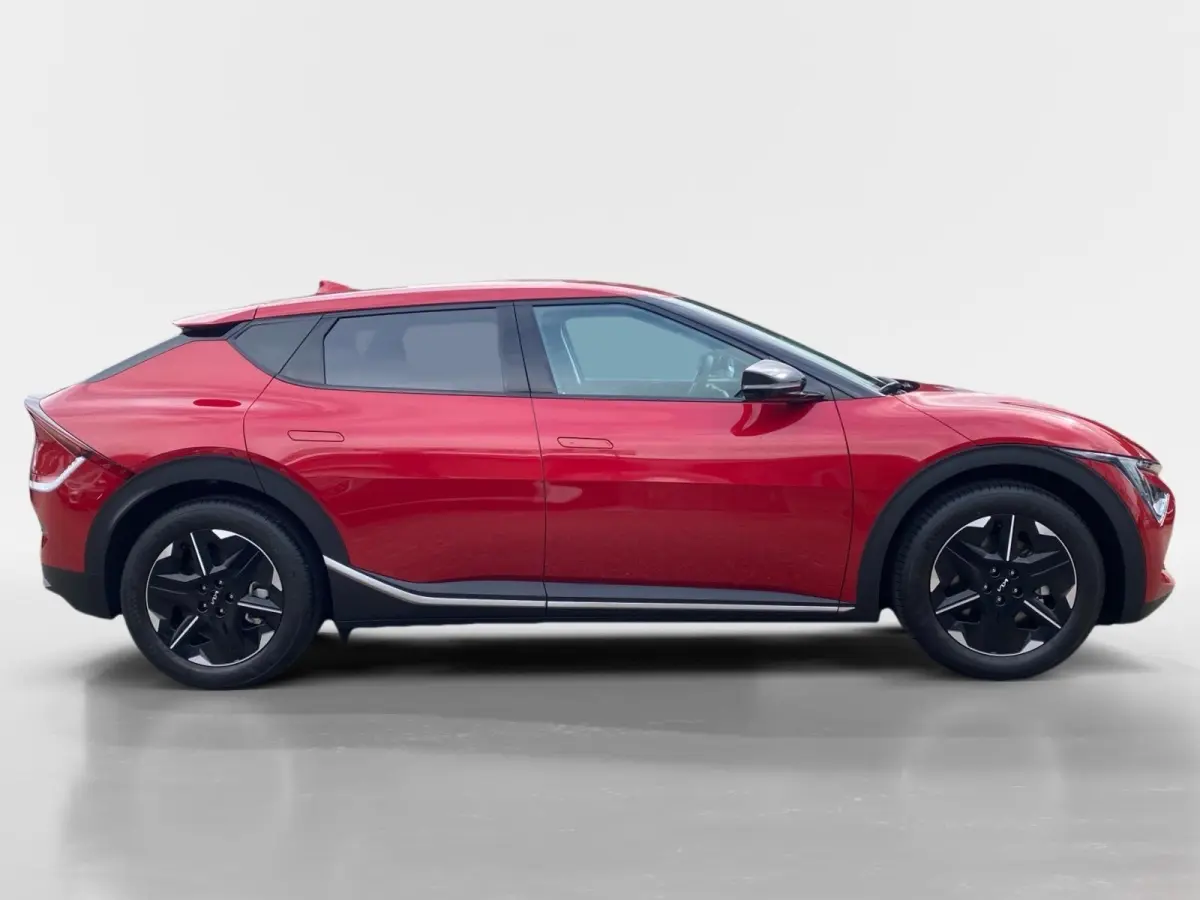 Light Edition 63 kWh | VOORRAAD VOORDEEL NU €42.950,- | Direct leverbaar | Stoel+Stuur verwarming | Climate control | Navigatie | Parkeer camera achter | Parkeer sensoren voor en achter