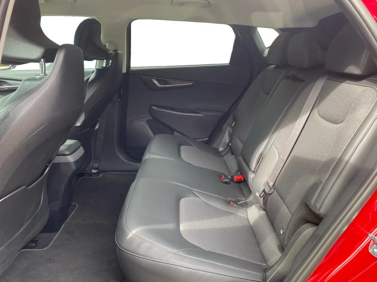 Light Edition 63 kWh | VOORRAAD VOORDEEL NU €42.950,- | Direct leverbaar | Stoel+Stuur verwarming | Climate control | Navigatie | Parkeer camera achter | Parkeer sensoren voor en achter