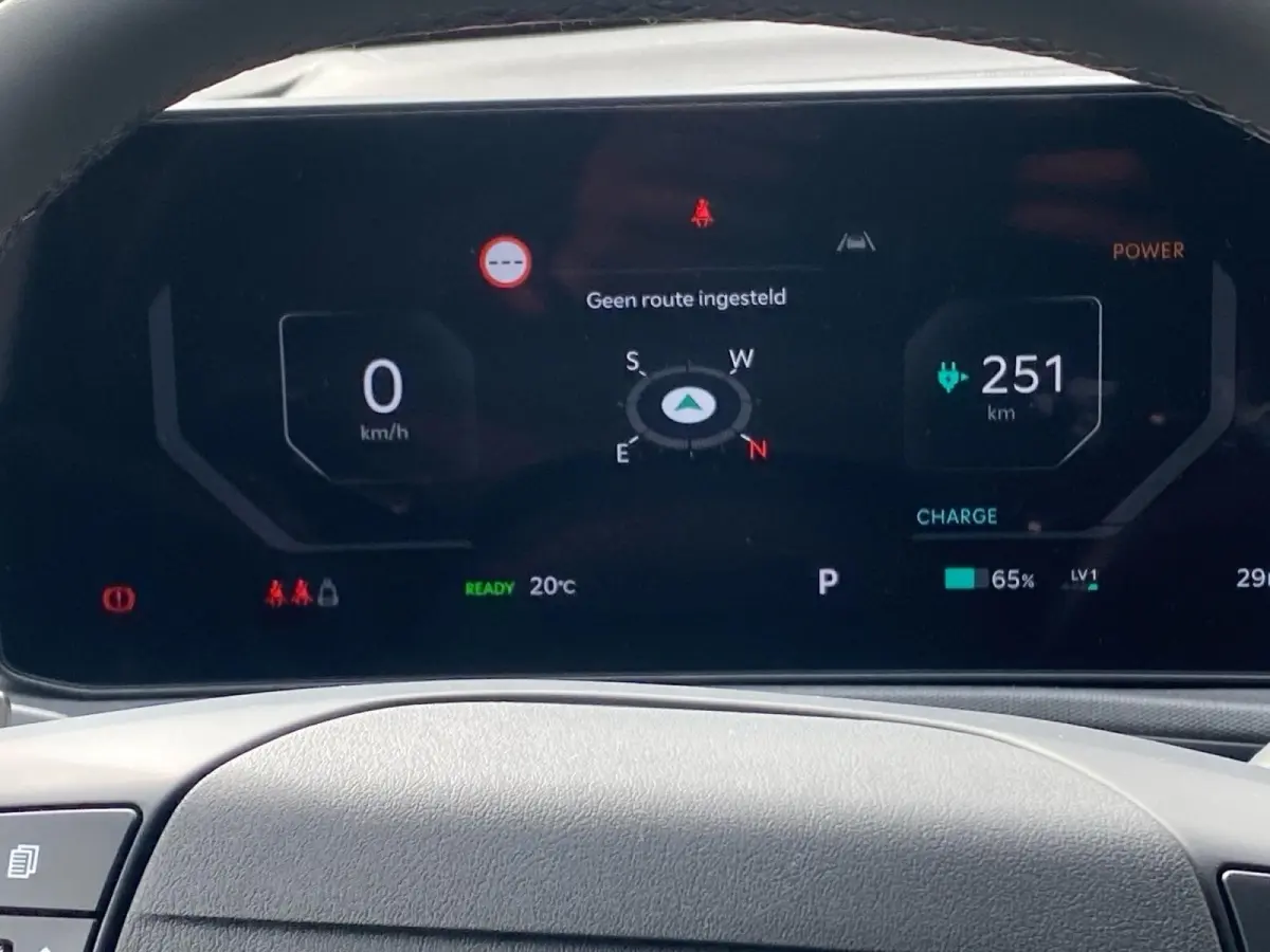 Light Edition 63 kWh | VOORRAAD VOORDEEL NU €42.950,- | Direct leverbaar | Stoel+Stuur verwarming | Climate control | Navigatie | Parkeer camera achter | Parkeer sensoren voor en achter