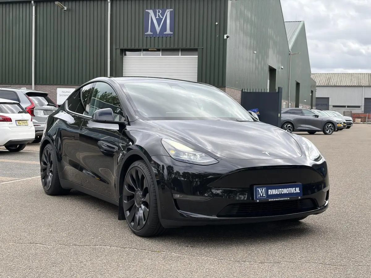 Performance AWD 75 kWh VAN 41.900:,- VOOR:39.877,- UW HERFSTVOORDEEL: 2.023,- | SOH 92% RIJKLAAR GELEVERD | TESLA FABRIEKSGARANTIE TOT 5-2027 OF 80.000 | TESLA GARANTIE ACCU + AANDRIJFLIJN T