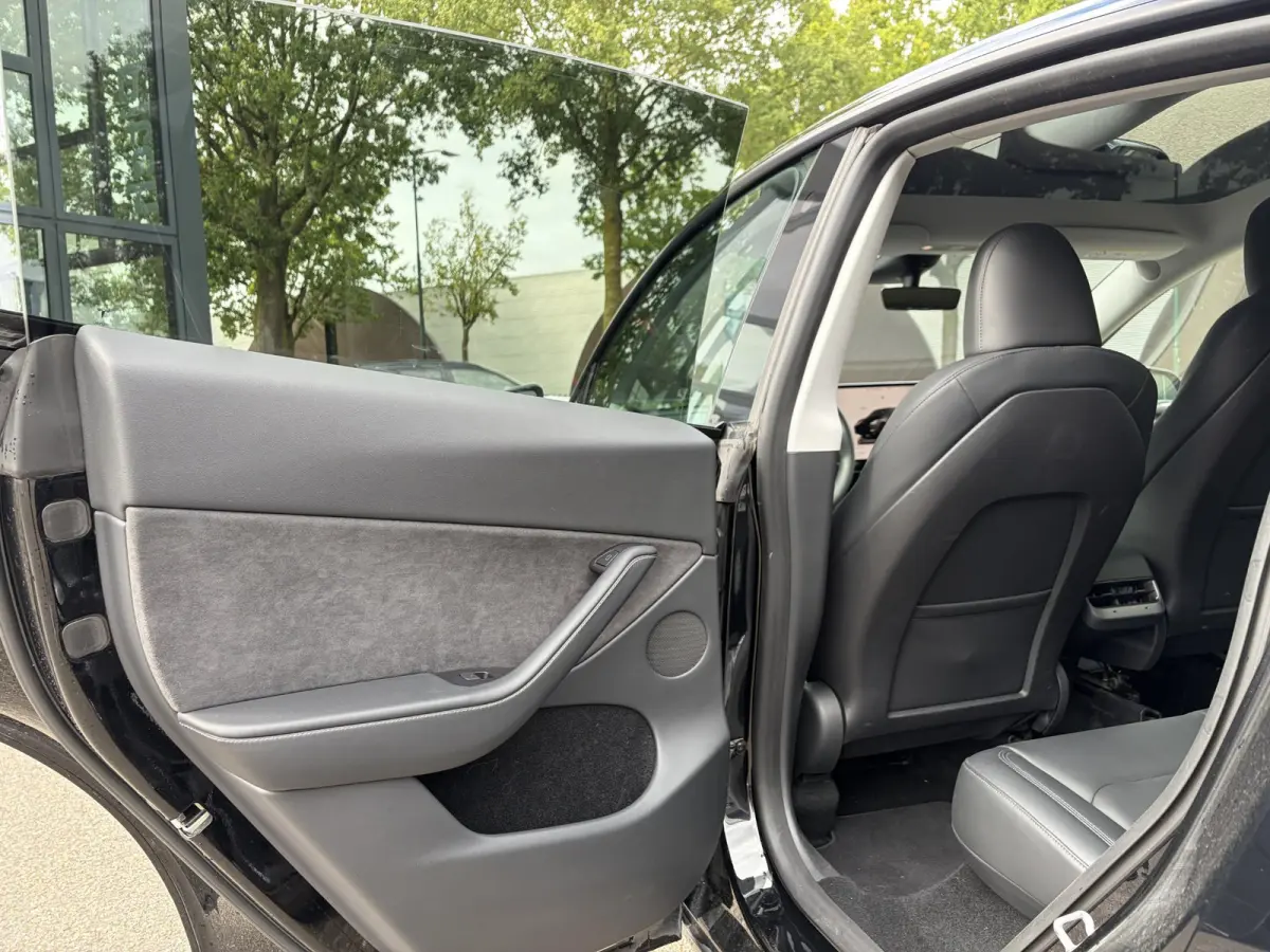 Performance AWD 75 kWh VAN 41.900:,- VOOR:39.877,- UW HERFSTVOORDEEL: 2.023,- | SOH 92% RIJKLAAR GELEVERD | TESLA FABRIEKSGARANTIE TOT 5-2027 OF 80.000 | TESLA GARANTIE ACCU + AANDRIJFLIJN T