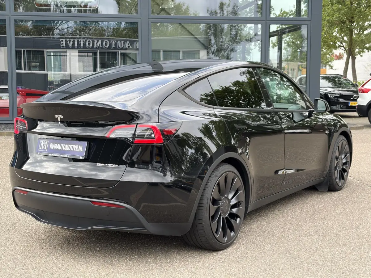 Performance AWD 75 kWh VAN 41.900:,- VOOR:39.877,- UW HERFSTVOORDEEL: 2.023,- | SOH 92% RIJKLAAR GELEVERD | TESLA FABRIEKSGARANTIE TOT 5-2027 OF 80.000 | TESLA GARANTIE ACCU + AANDRIJFLIJN T