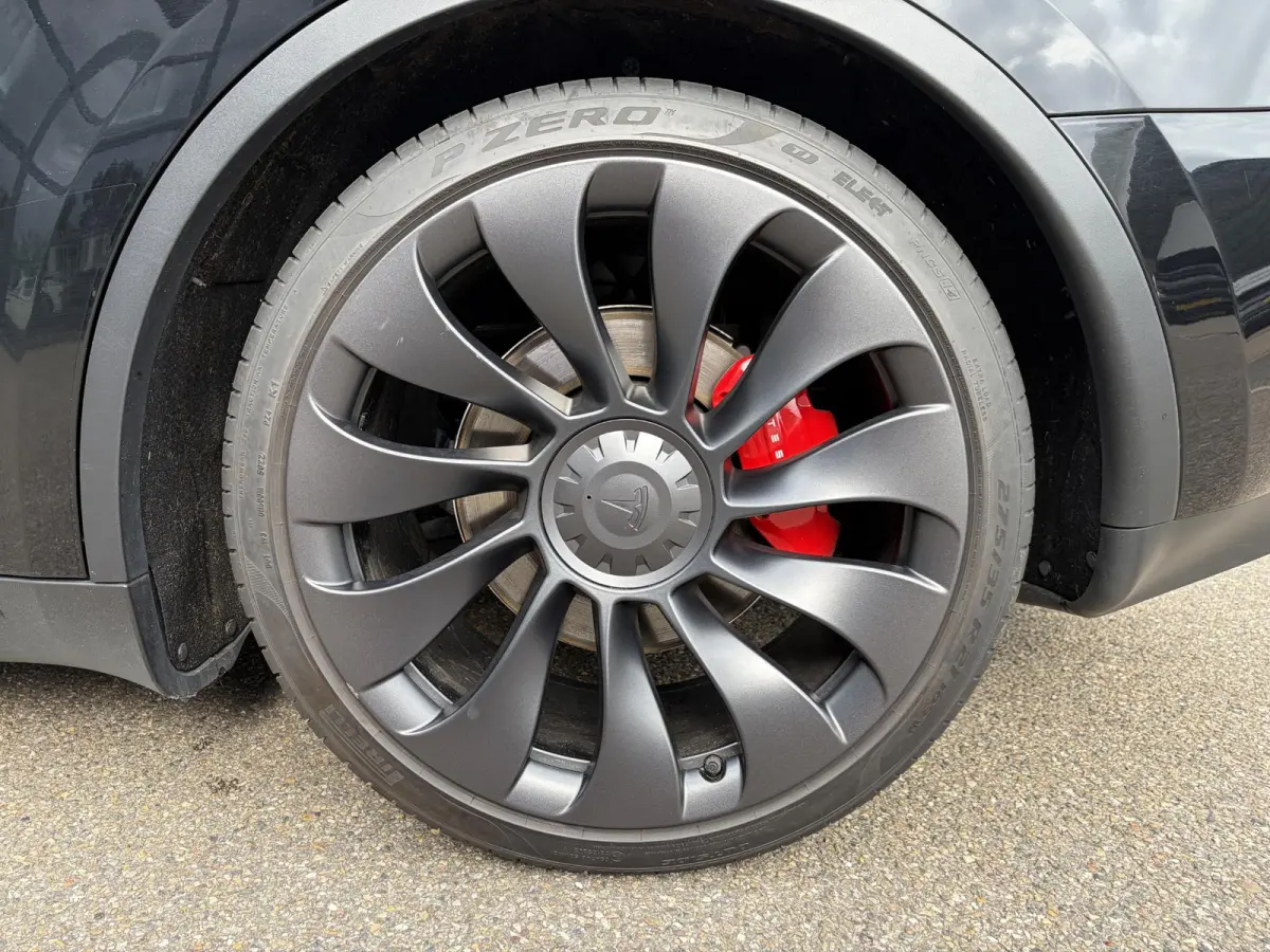 Performance AWD 75 kWh VAN 41.900:,- VOOR:39.877,- UW HERFSTVOORDEEL: 2.023,- | SOH 92% RIJKLAAR GELEVERD | TESLA FABRIEKSGARANTIE TOT 5-2027 OF 80.000 | TESLA GARANTIE ACCU + AANDRIJFLIJN T