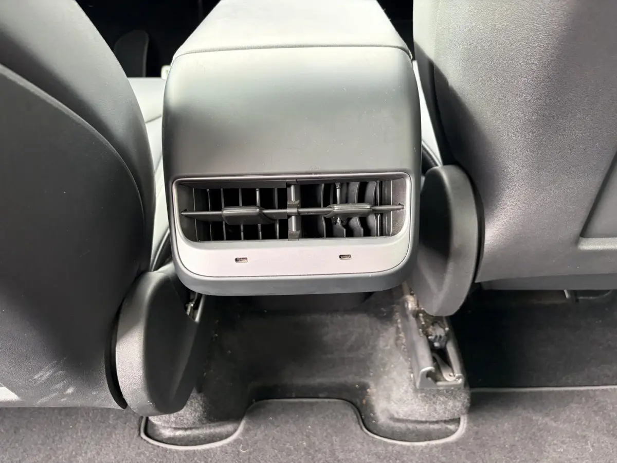 Performance AWD 75 kWh VAN 41.900:,- VOOR:39.877,- UW HERFSTVOORDEEL: 2.023,- | SOH 92% RIJKLAAR GELEVERD | TESLA FABRIEKSGARANTIE TOT 5-2027 OF 80.000 | TESLA GARANTIE ACCU + AANDRIJFLIJN T