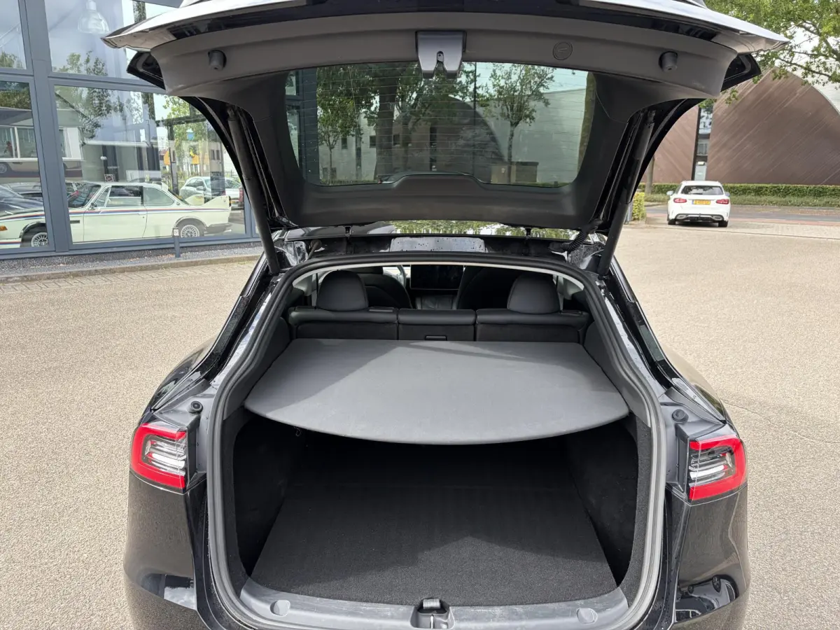 Performance AWD 75 kWh VAN 41.900:,- VOOR:39.877,- UW HERFSTVOORDEEL: 2.023,- | SOH 92% RIJKLAAR GELEVERD | TESLA FABRIEKSGARANTIE TOT 5-2027 OF 80.000 | TESLA GARANTIE ACCU + AANDRIJFLIJN T