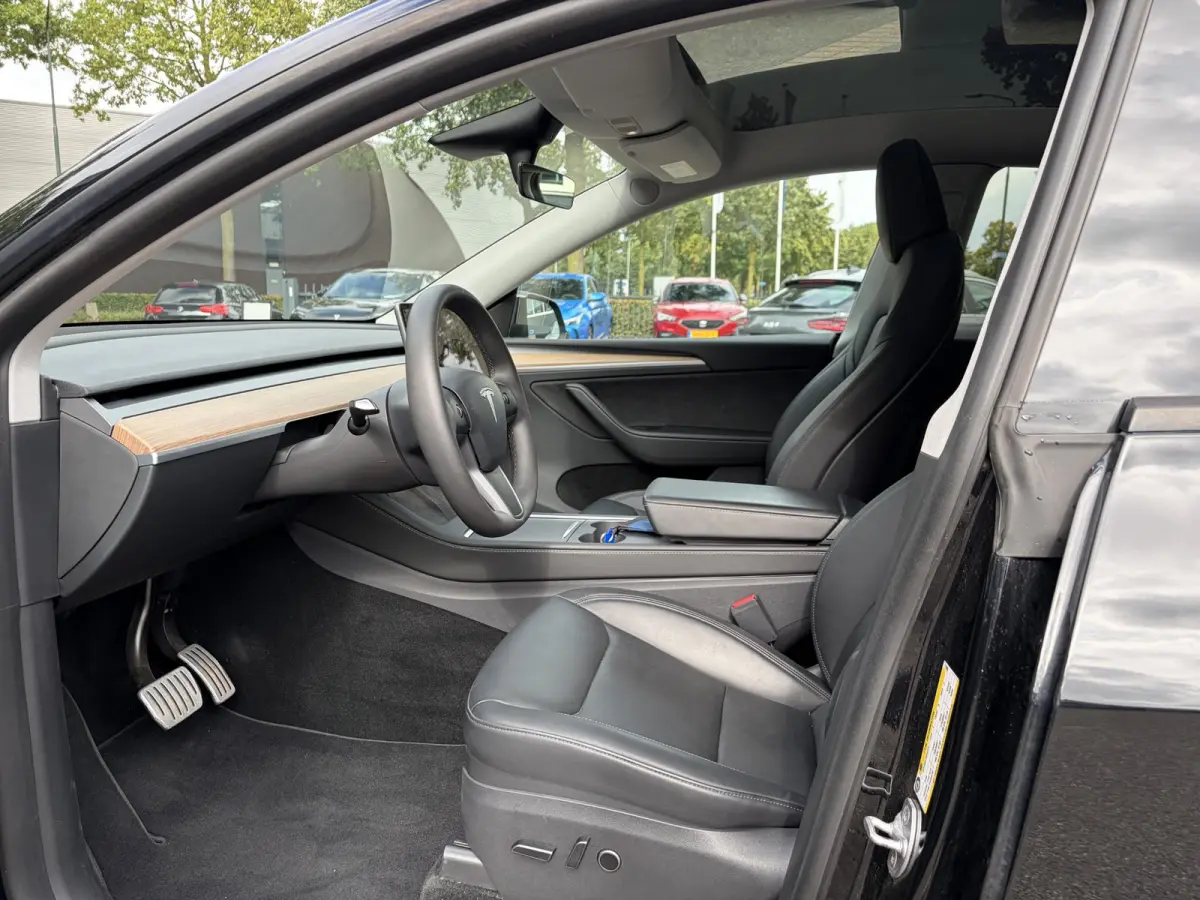Performance AWD 75 kWh VAN 41.900:,- VOOR:39.877,- UW HERFSTVOORDEEL: 2.023,- | SOH 92% RIJKLAAR GELEVERD | TESLA FABRIEKSGARANTIE TOT 5-2027 OF 80.000 | TESLA GARANTIE ACCU + AANDRIJFLIJN T