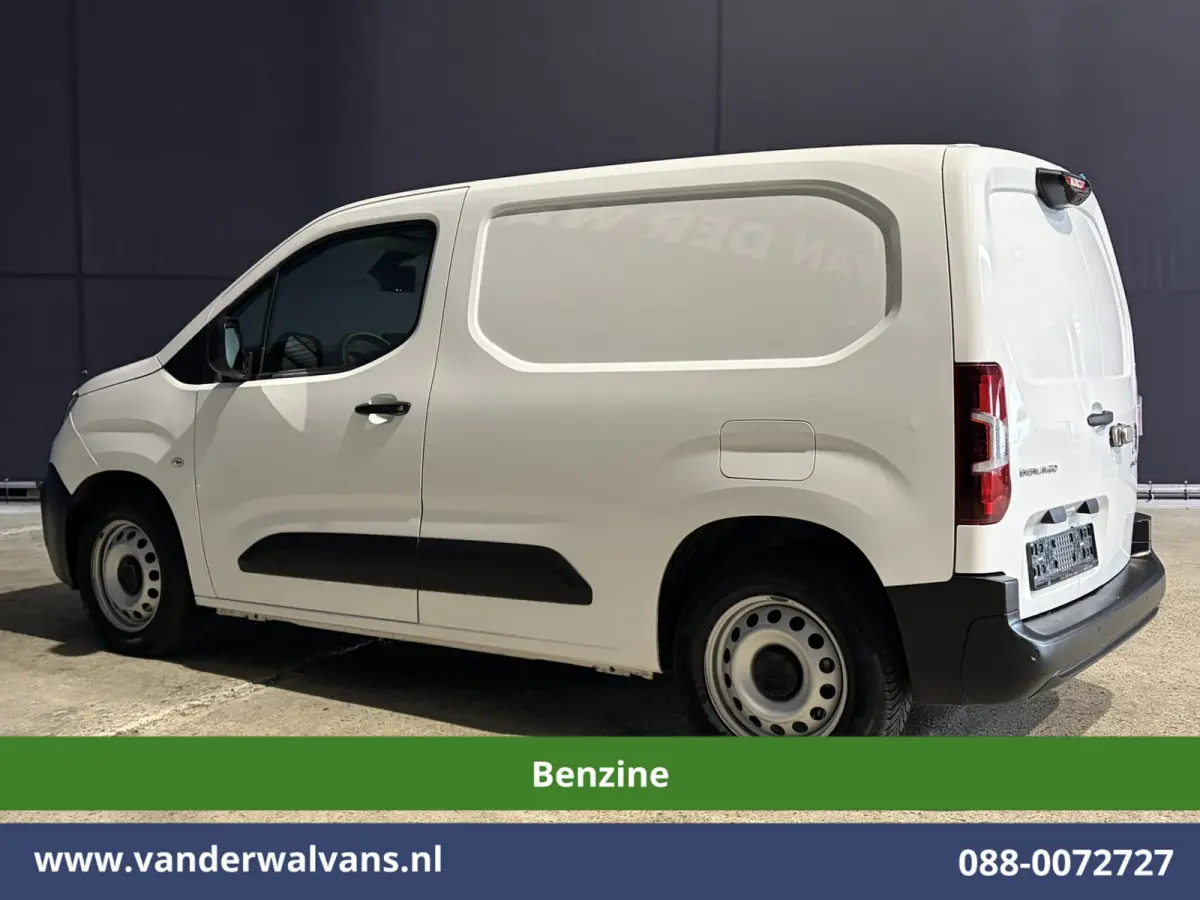 1.2 PureTech 130pk Automaat Benzine L1H1 Euro6 Airco | 3-Zits | Navigatie | Camera | Apple Carplay Cruisecontrol, Android Auto, Parkeersensoren, Bijrijdersbank