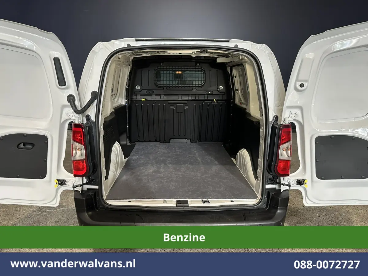 1.2 PureTech 130pk Automaat Benzine L1H1 Euro6 Airco | 3-Zits | Navigatie | Camera | Apple Carplay Cruisecontrol, Android Auto, Parkeersensoren, Bijrijdersbank