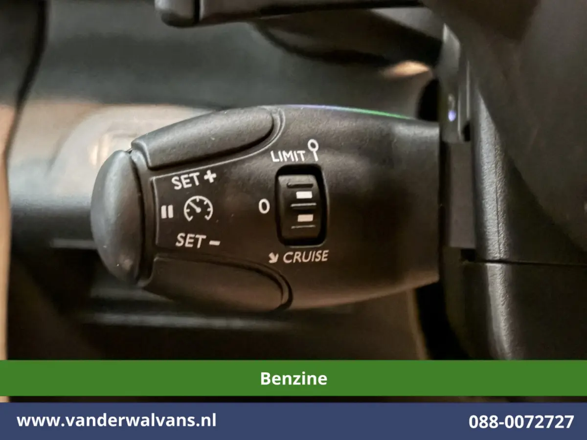 1.2 PureTech 130pk Automaat Benzine L1H1 Euro6 Airco | 3-Zits | Navigatie | Camera | Apple Carplay Cruisecontrol, Android Auto, Parkeersensoren, Bijrijdersbank