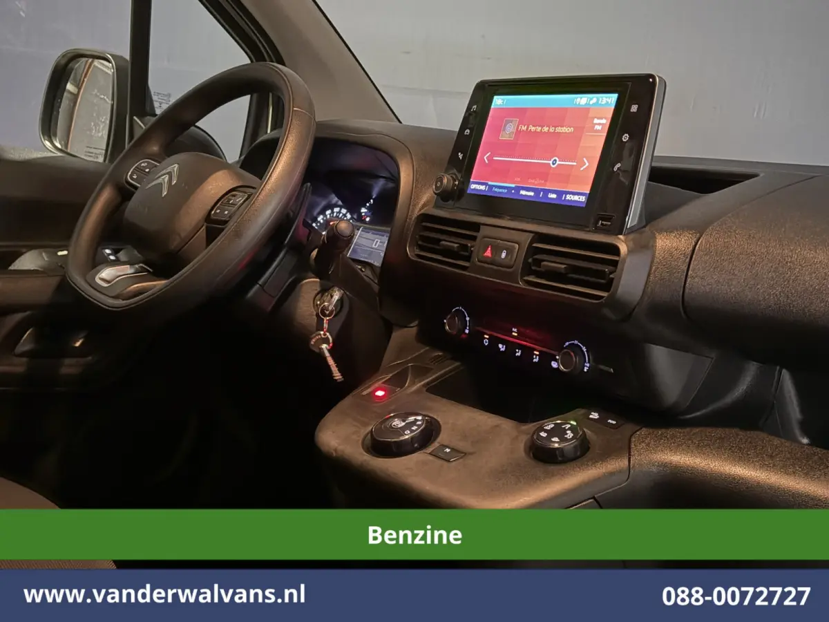1.2 PureTech 130pk Automaat Benzine L1H1 Euro6 Airco | 3-Zits | Navigatie | Camera | Apple Carplay Cruisecontrol, Android Auto, Parkeersensoren, Bijrijdersbank