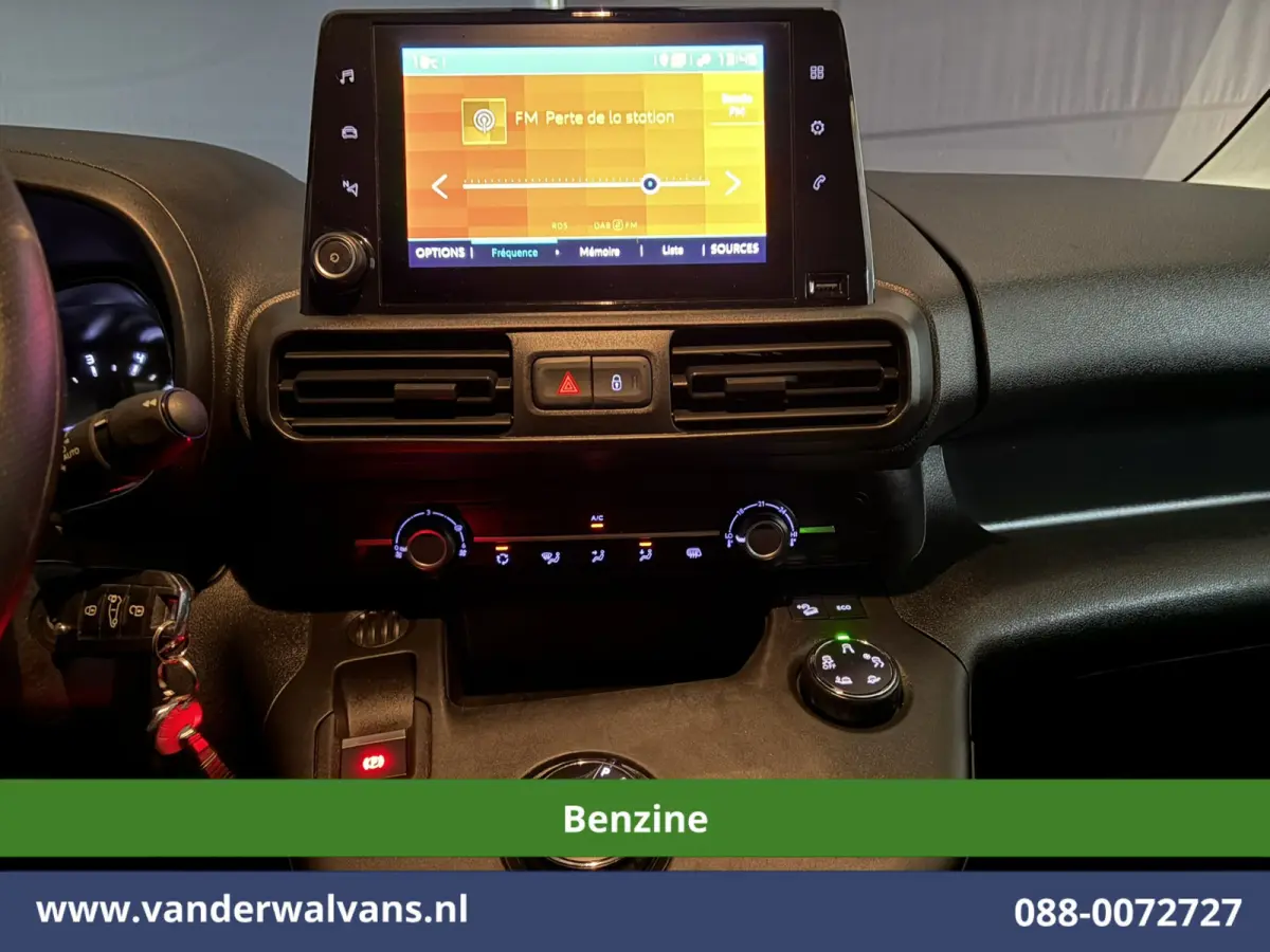 1.2 PureTech 130pk Automaat Benzine L1H1 Euro6 Airco | 3-Zits | Navigatie | Camera | Apple Carplay Cruisecontrol, Android Auto, Parkeersensoren, Bijrijdersbank