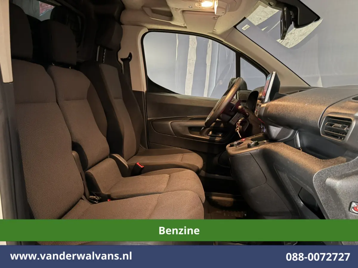 1.2 PureTech 130pk Automaat Benzine L1H1 Euro6 Airco | 3-Zits | Navigatie | Camera | Apple Carplay Cruisecontrol, Android Auto, Parkeersensoren, Bijrijdersbank