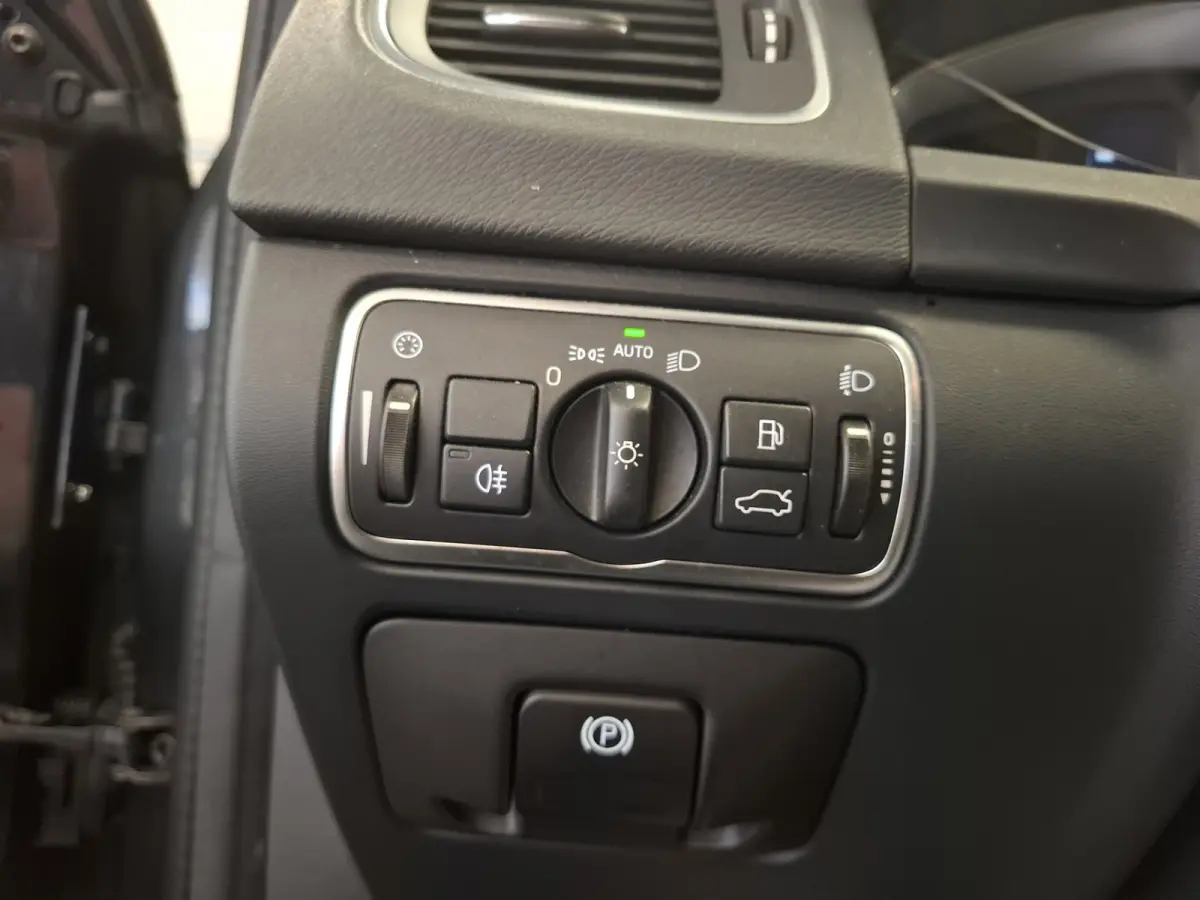 2.4 D5 Twin Engine Lease Edition 2e Eigenaar Navi Mooi!