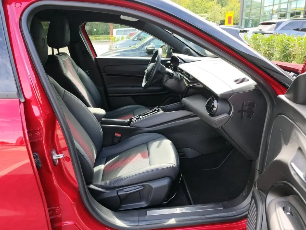 Elettrica Speciale 54 kWh | 97% SOH | Carplay | Clima | Adaptieve cruise | Camera | Stoelverwarming | Elektrische stoel | Parkeersenoren Voor en Achter