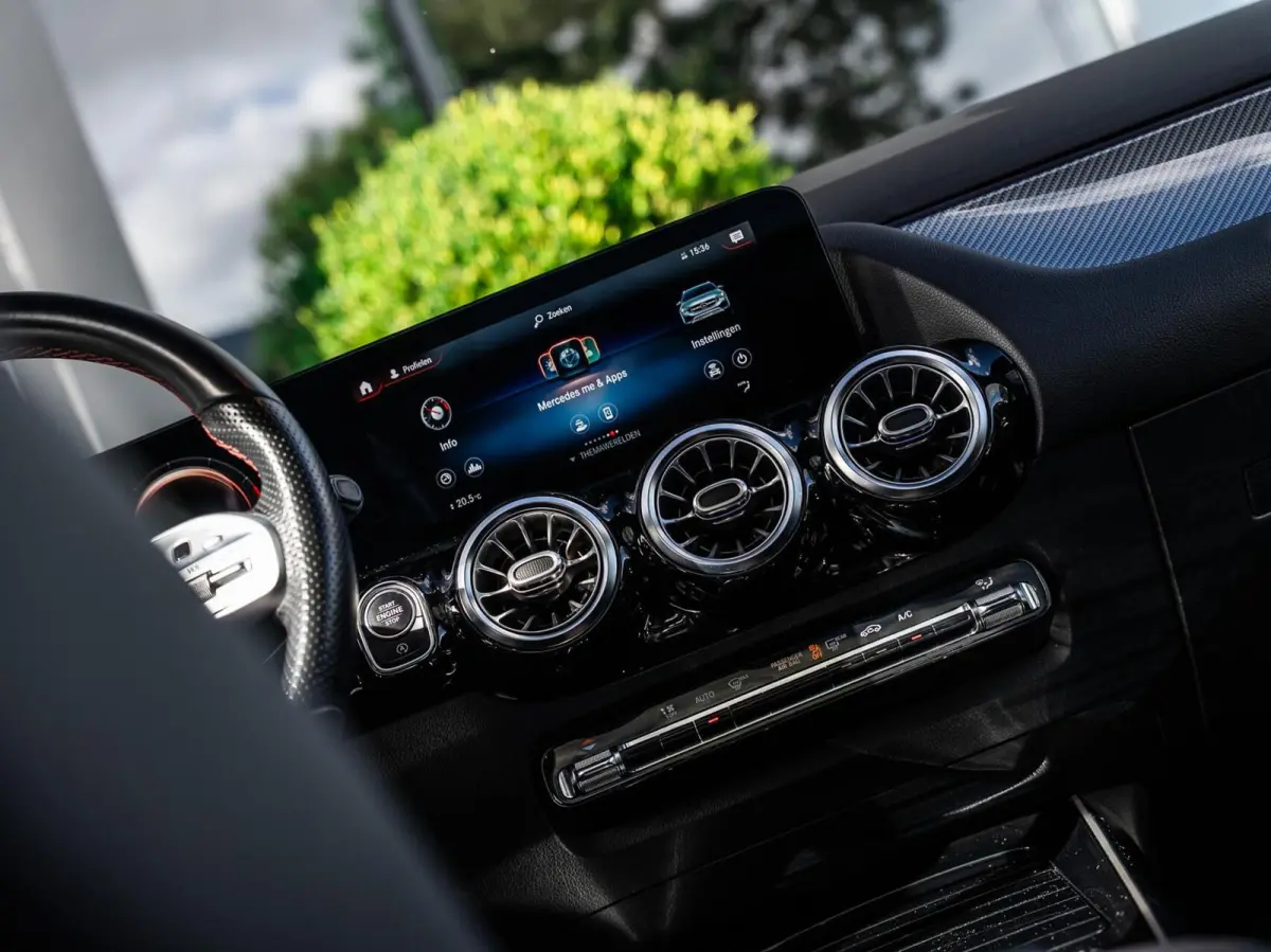 250 4MATIC AMG Line|PANO|SFEER.|CAM|20''