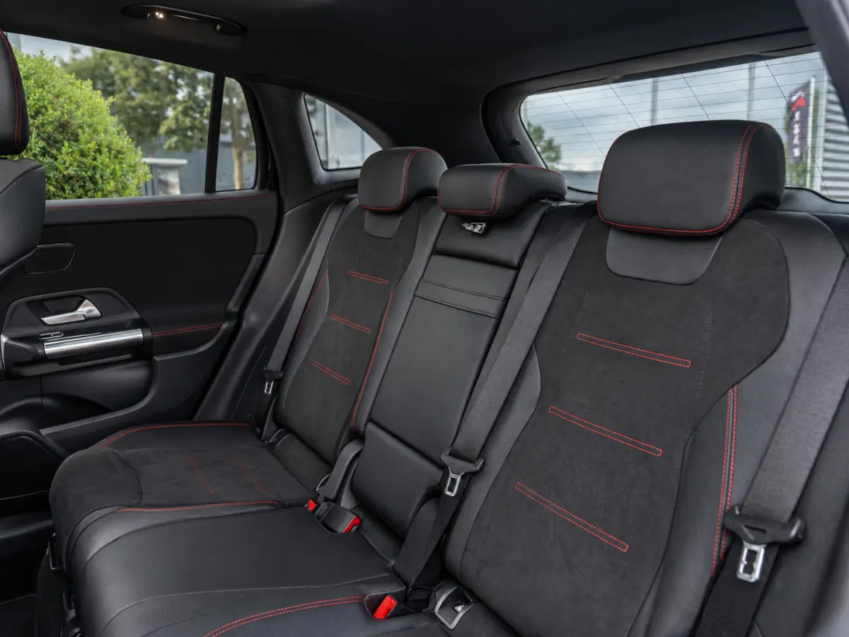 250 4MATIC AMG Line|PANO|SFEER.|CAM|20''