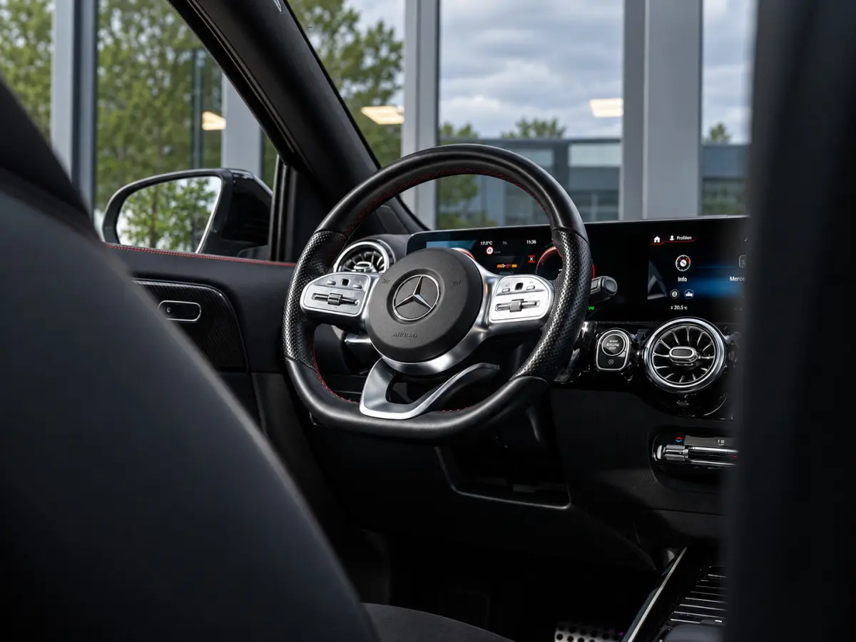 250 4MATIC AMG Line|PANO|SFEER.|CAM|20''