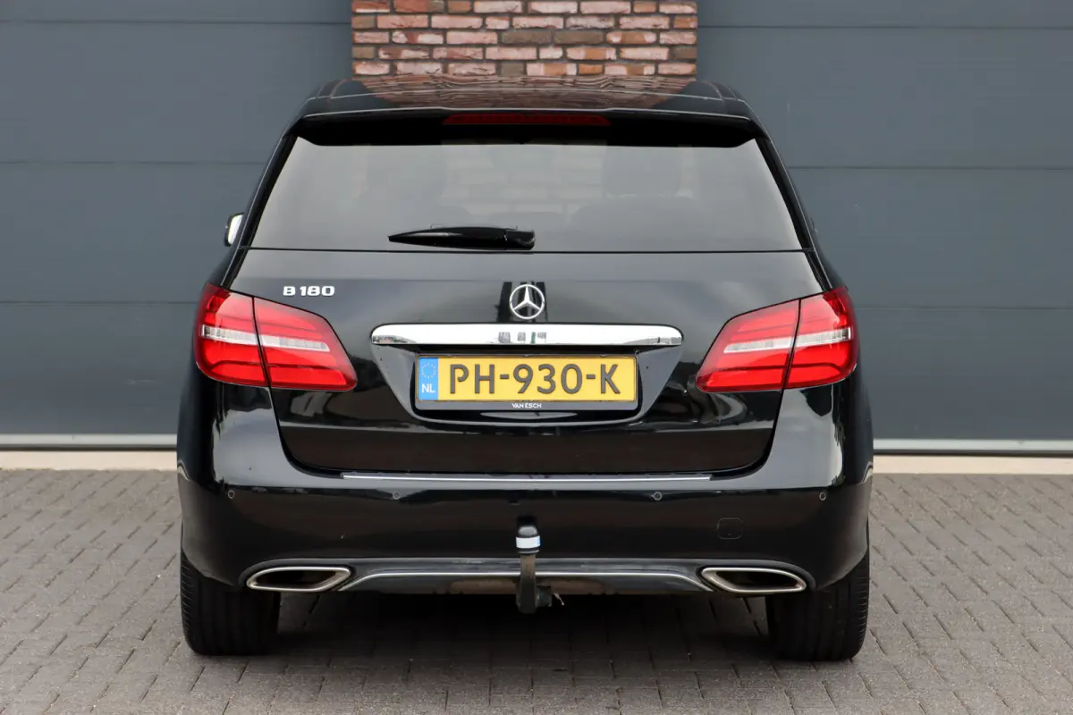 180 Automaat | Dealer Onderhouden | Leder | Trekhaak | High Perf. LED | Regensensor | Cruise Control | Privacy Glas | Navigatie |