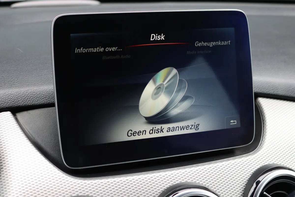180 Automaat | Dealer Onderhouden | Leder | Trekhaak | High Perf. LED | Regensensor | Cruise Control | Privacy Glas | Navigatie |