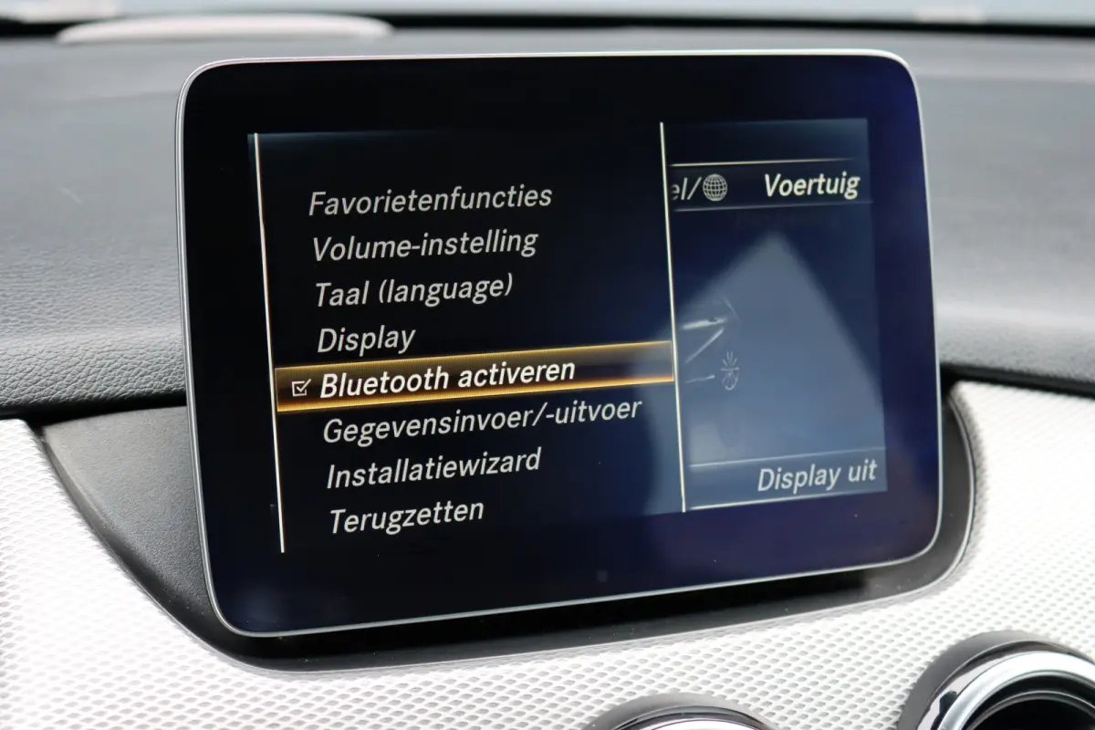 180 Automaat | Dealer Onderhouden | Leder | Trekhaak | High Perf. LED | Regensensor | Cruise Control | Privacy Glas | Navigatie |