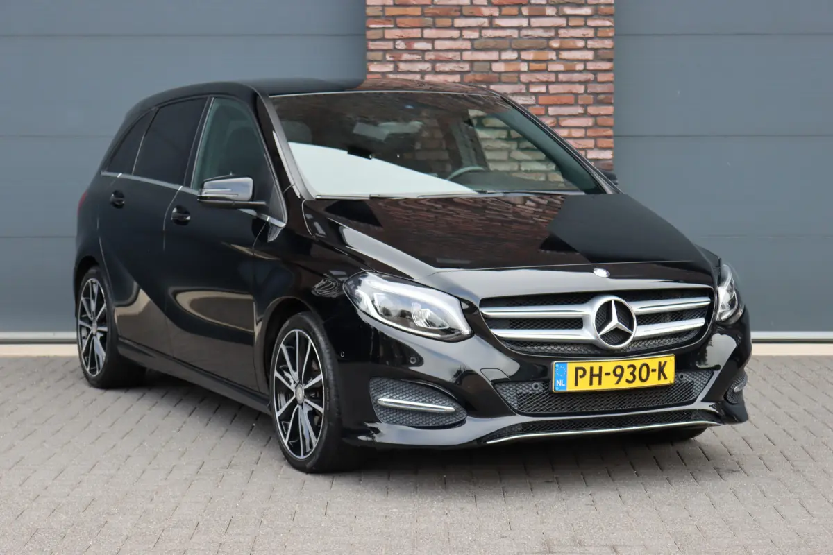 180 Automaat | Dealer Onderhouden | Leder | Trekhaak | High Perf. LED | Regensensor | Cruise Control | Privacy Glas | Navigatie |