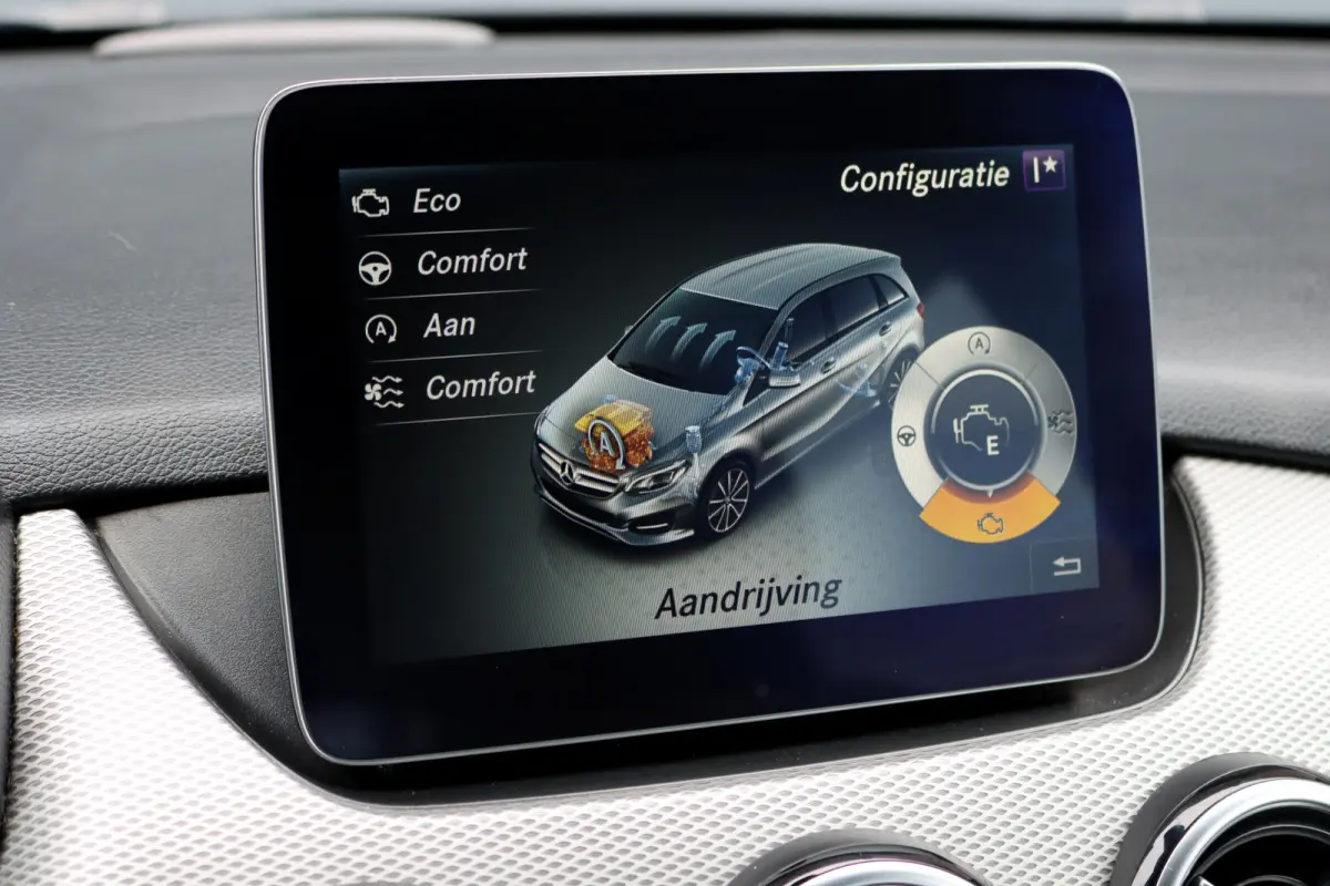 180 Automaat | Dealer Onderhouden | Leder | Trekhaak | High Perf. LED | Regensensor | Cruise Control | Privacy Glas | Navigatie |