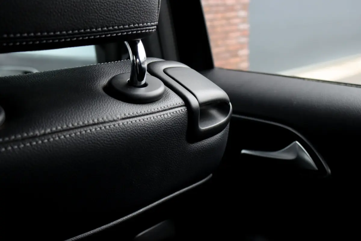 180 Automaat | Dealer Onderhouden | Leder | Trekhaak | High Perf. LED | Regensensor | Cruise Control | Privacy Glas | Navigatie |