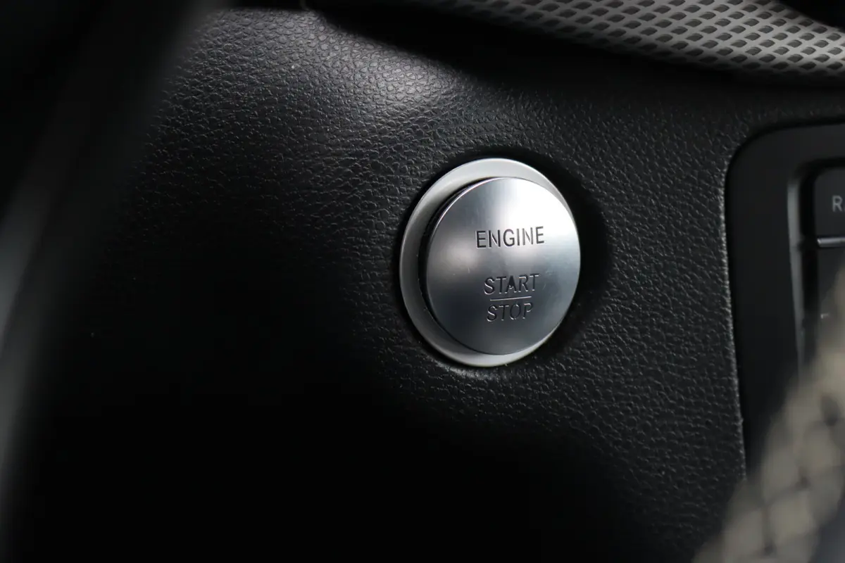 180 Automaat | Dealer Onderhouden | Leder | Trekhaak | High Perf. LED | Regensensor | Cruise Control | Privacy Glas | Navigatie |