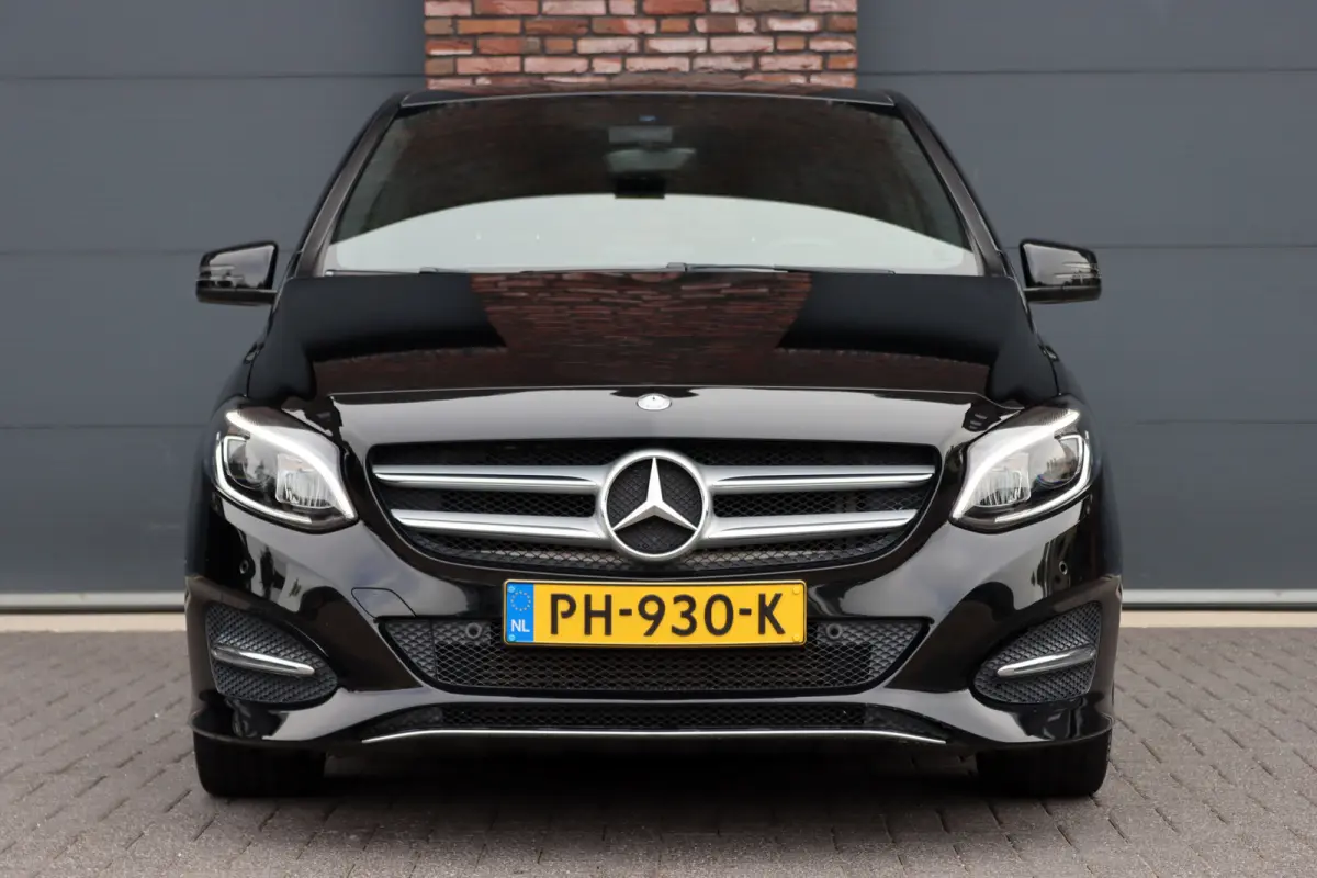 180 Automaat | Dealer Onderhouden | Leder | Trekhaak | High Perf. LED | Regensensor | Cruise Control | Privacy Glas | Navigatie |