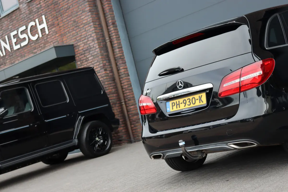 180 Automaat | Dealer Onderhouden | Leder | Trekhaak | High Perf. LED | Regensensor | Cruise Control | Privacy Glas | Navigatie |