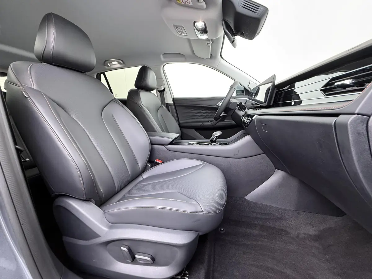 1.5 Luxury VAN: € 39.900- VOOR: € 33.330,- UW HERFSTVOORDEEL: € 6.470| PLUG-IN HYBRIDE | 272 PK | NIEUWE AUTO | >1.000 KM TOTAAL BEREIK | 1E REGISTRATIE 03-2026 | 360° CAMERA | ELEKTR