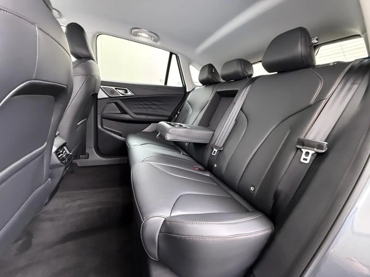 1.5 Luxury VAN: € 39.900- VOOR: € 33.330,- UW HERFSTVOORDEEL: € 6.470| PLUG-IN HYBRIDE | 272 PK | NIEUWE AUTO | >1.000 KM TOTAAL BEREIK | 1E REGISTRATIE 03-2026 | 360° CAMERA | ELEKTR