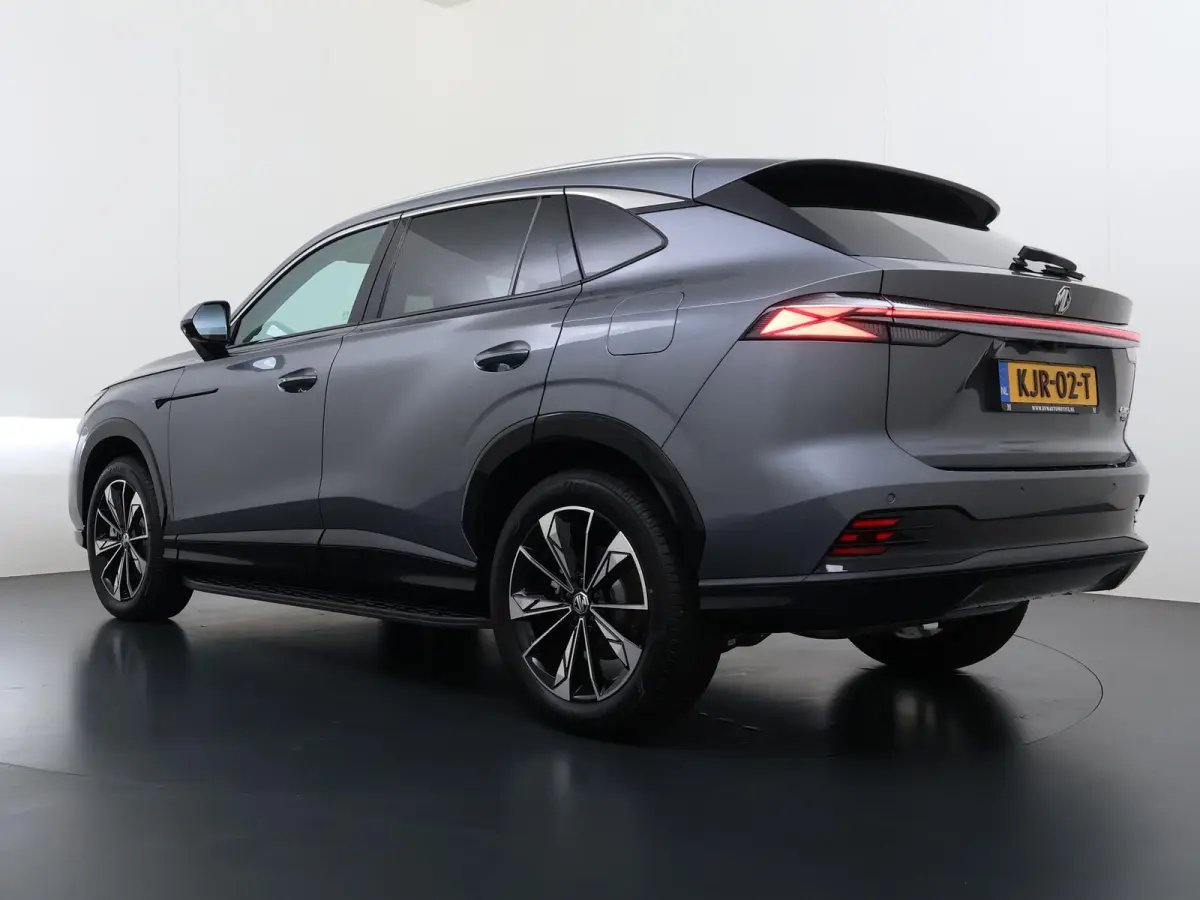1.5 Luxury VAN: € 39.900- VOOR: € 33.330,- UW HERFSTVOORDEEL: € 6.470| PLUG-IN HYBRIDE | 272 PK | NIEUWE AUTO | >1.000 KM TOTAAL BEREIK | 1E REGISTRATIE 03-2026 | 360° CAMERA | ELEKTR