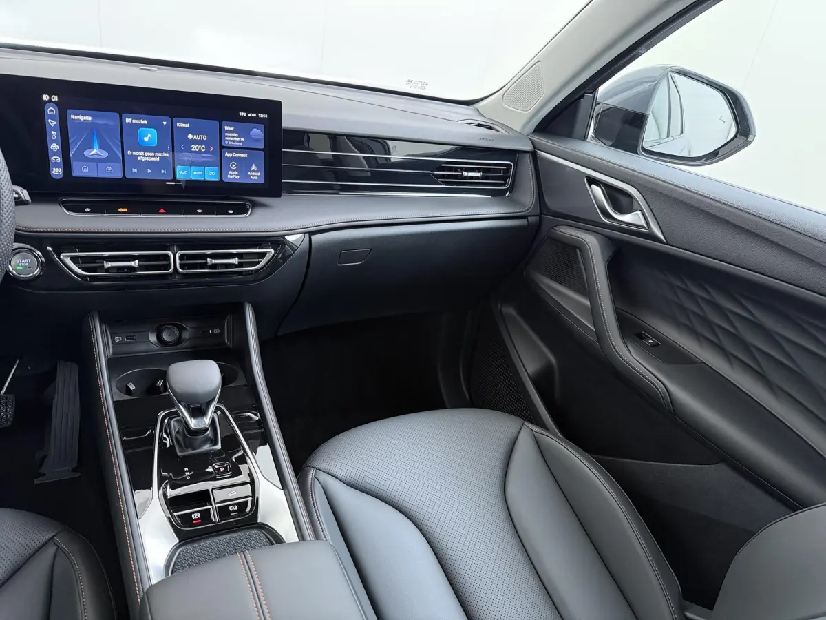 1.5 Luxury VAN: € 39.900- VOOR: € 33.330,- UW HERFSTVOORDEEL: € 6.470| PLUG-IN HYBRIDE | 272 PK | NIEUWE AUTO | >1.000 KM TOTAAL BEREIK | 1E REGISTRATIE 03-2026 | 360° CAMERA | ELEKTR