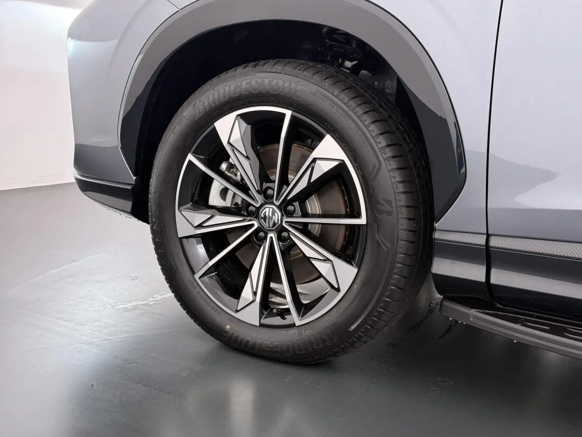 1.5 Luxury VAN: € 39.900- VOOR: € 33.330,- UW HERFSTVOORDEEL: € 6.470| PLUG-IN HYBRIDE | 272 PK | NIEUWE AUTO | >1.000 KM TOTAAL BEREIK | 1E REGISTRATIE 03-2026 | 360° CAMERA | ELEKTR