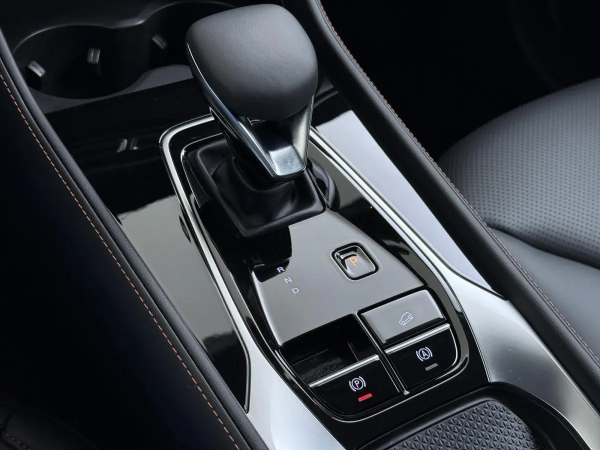 1.5 Luxury VAN: € 39.900- VOOR: € 33.330,- UW HERFSTVOORDEEL: € 6.470| PLUG-IN HYBRIDE | 272 PK | NIEUWE AUTO | >1.000 KM TOTAAL BEREIK | 1E REGISTRATIE 03-2026 | 360° CAMERA | ELEKTR