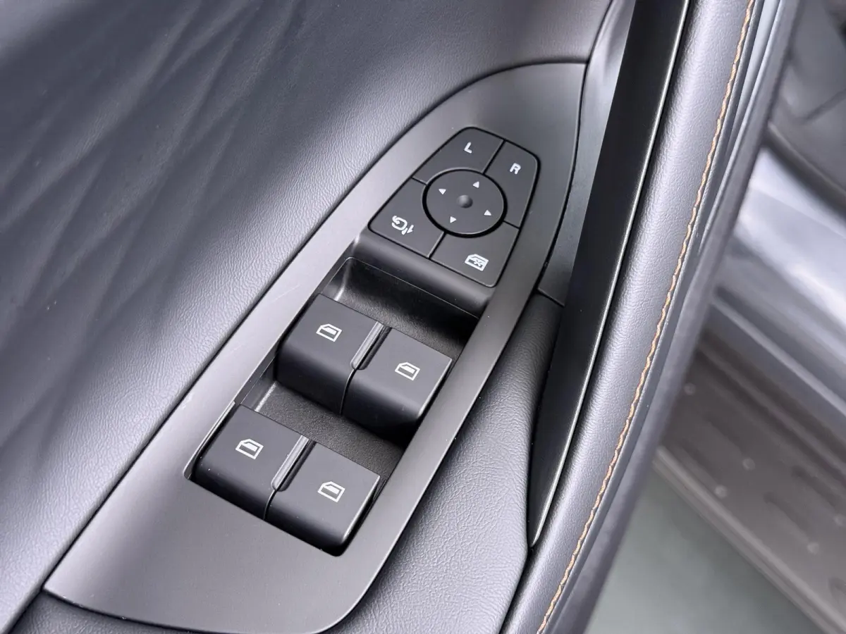1.5 Luxury VAN: € 39.900- VOOR: € 33.330,- UW HERFSTVOORDEEL: € 6.470| PLUG-IN HYBRIDE | 272 PK | NIEUWE AUTO | >1.000 KM TOTAAL BEREIK | 1E REGISTRATIE 03-2026 | 360° CAMERA | ELEKTR