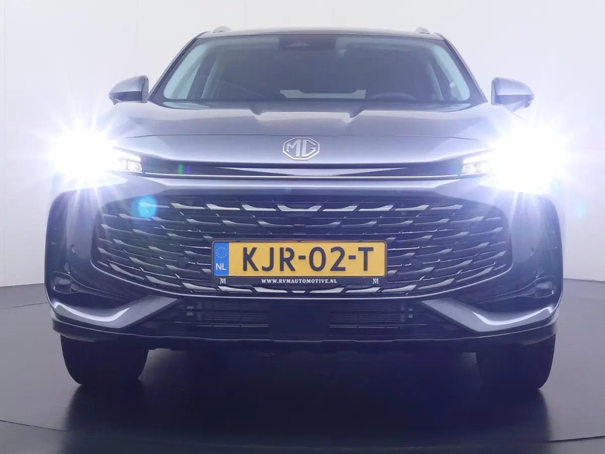 1.5 Luxury VAN: € 39.900- VOOR: € 33.330,- UW HERFSTVOORDEEL: € 6.470| PLUG-IN HYBRIDE | 272 PK | NIEUWE AUTO | >1.000 KM TOTAAL BEREIK | 1E REGISTRATIE 03-2026 | 360° CAMERA | ELEKTR