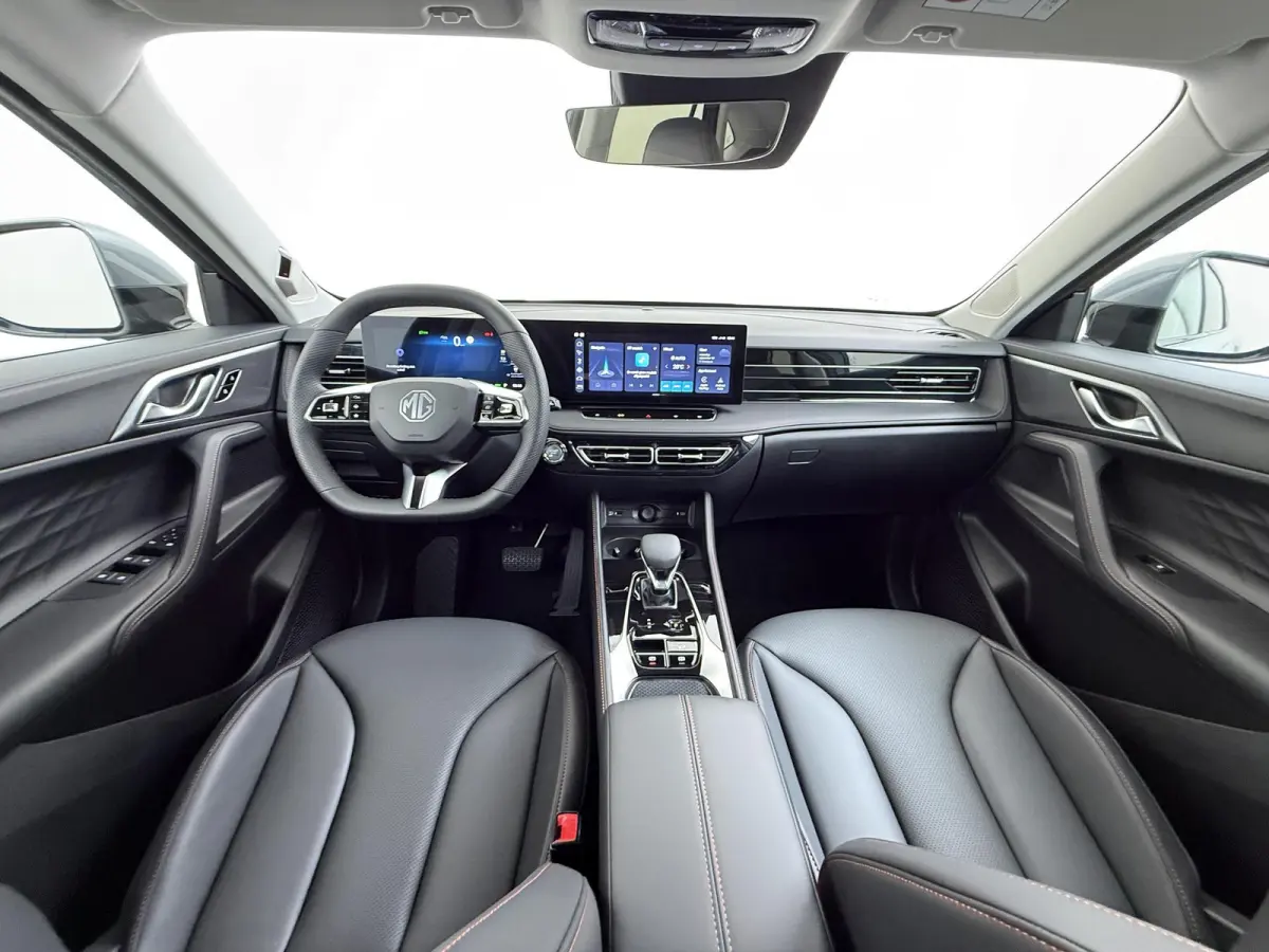 1.5 Luxury VAN: € 39.900- VOOR: € 33.330,- UW HERFSTVOORDEEL: € 6.470| PLUG-IN HYBRIDE | 272 PK | NIEUWE AUTO | >1.000 KM TOTAAL BEREIK | 1E REGISTRATIE 03-2026 | 360° CAMERA | ELEKTR
