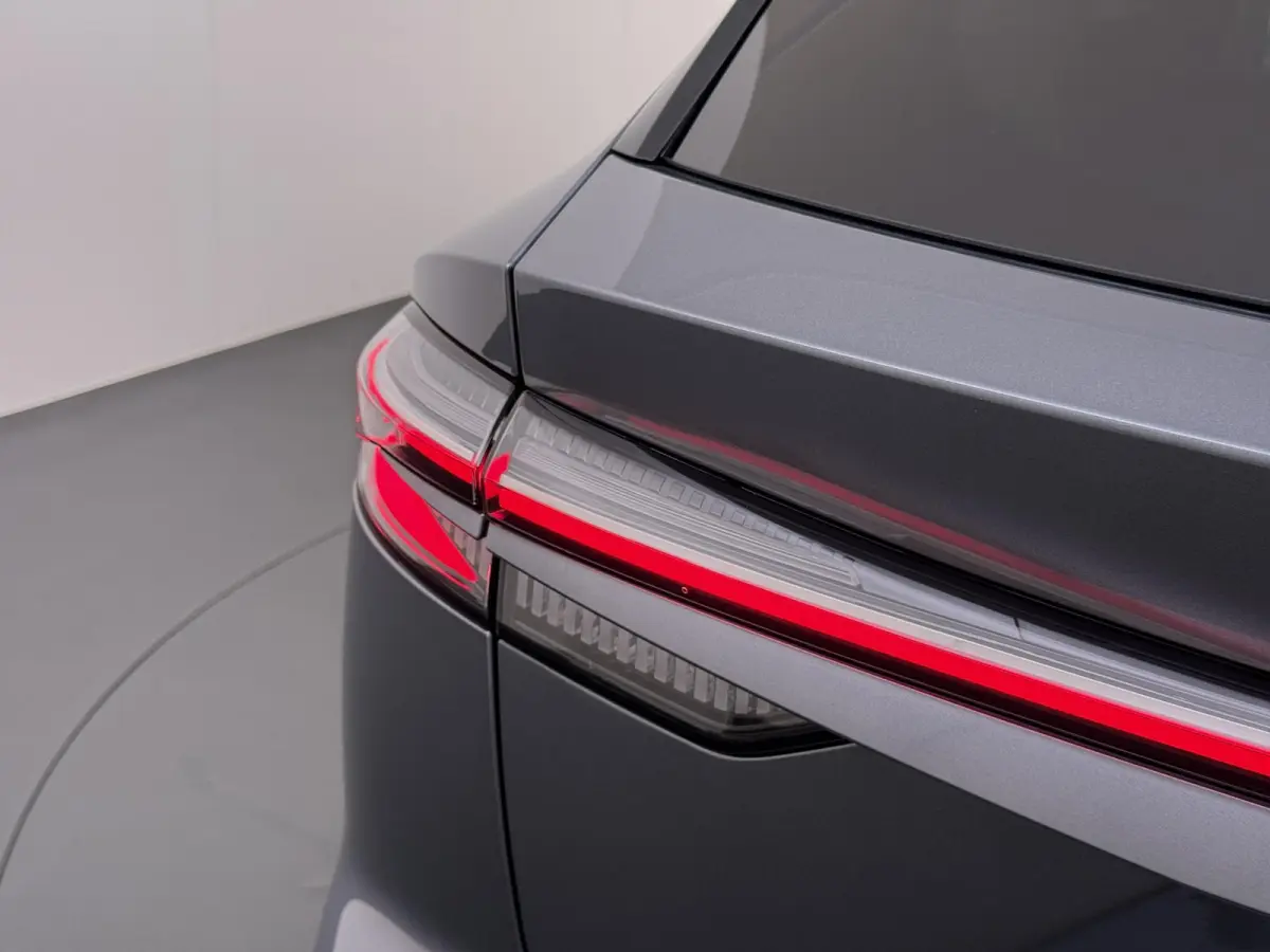 1.5 Luxury VAN: € 39.900- VOOR: € 33.330,- UW HERFSTVOORDEEL: € 6.470| PLUG-IN HYBRIDE | 272 PK | NIEUWE AUTO | >1.000 KM TOTAAL BEREIK | 1E REGISTRATIE 03-2026 | 360° CAMERA | ELEKTR