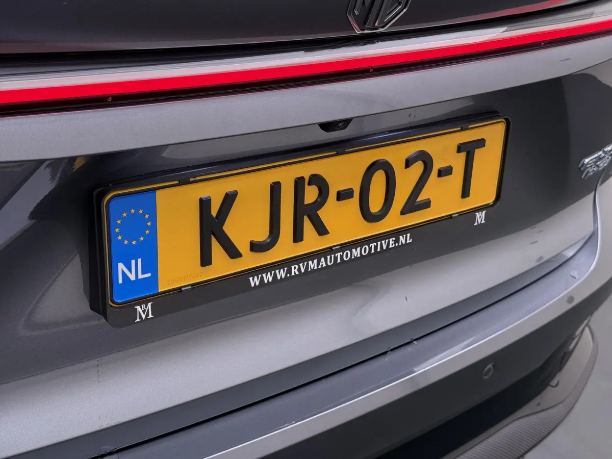 1.5 Luxury VAN: € 39.900- VOOR: € 33.330,- UW HERFSTVOORDEEL: € 6.470| PLUG-IN HYBRIDE | 272 PK | NIEUWE AUTO | >1.000 KM TOTAAL BEREIK | 1E REGISTRATIE 03-2026 | 360° CAMERA | ELEKTR