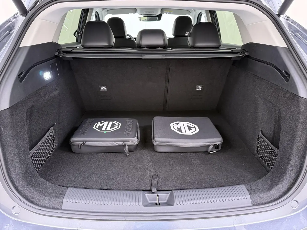 1.5 Luxury VAN: € 39.900- VOOR: € 33.330,- UW HERFSTVOORDEEL: € 6.470| PLUG-IN HYBRIDE | 272 PK | NIEUWE AUTO | >1.000 KM TOTAAL BEREIK | 1E REGISTRATIE 03-2026 | 360° CAMERA | ELEKTR