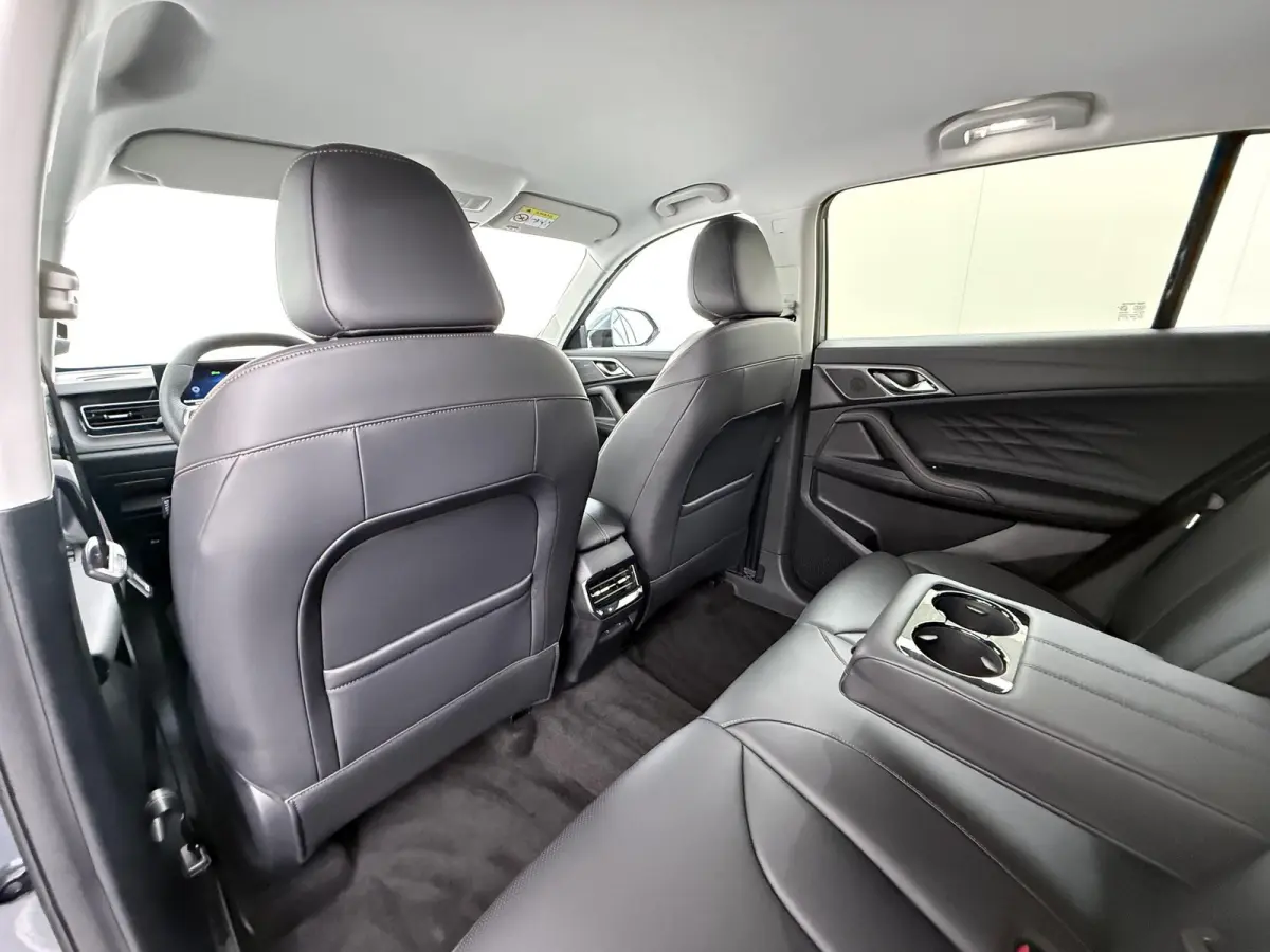 1.5 Luxury VAN: € 39.900- VOOR: € 33.330,- UW HERFSTVOORDEEL: € 6.470| PLUG-IN HYBRIDE | 272 PK | NIEUWE AUTO | >1.000 KM TOTAAL BEREIK | 1E REGISTRATIE 03-2026 | 360° CAMERA | ELEKTR