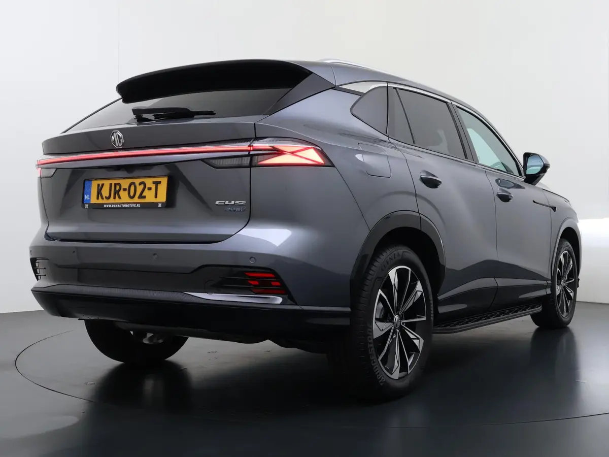 1.5 Luxury VAN: € 39.900- VOOR: € 33.330,- UW HERFSTVOORDEEL: € 6.470| PLUG-IN HYBRIDE | 272 PK | NIEUWE AUTO | >1.000 KM TOTAAL BEREIK | 1E REGISTRATIE 03-2026 | 360° CAMERA | ELEKTR