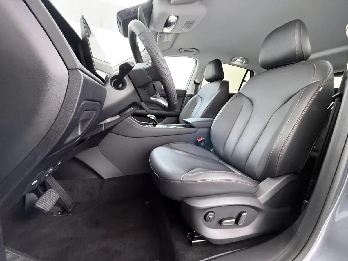 1.5 Luxury VAN: € 39.900- VOOR: € 33.330,- UW HERFSTVOORDEEL: € 6.470| PLUG-IN HYBRIDE | 272 PK | NIEUWE AUTO | >1.000 KM TOTAAL BEREIK | 1E REGISTRATIE 03-2026 | 360° CAMERA | ELEKTR
