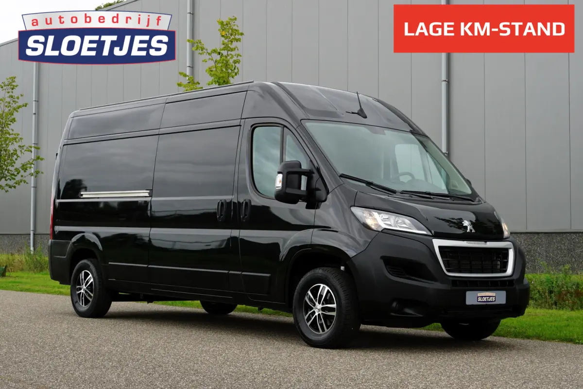 335 2.2 BlueHDi 140 L3H2 Asphalt in nieuwstaat |6.329 km |BPM vrij |2 stoelen en 2 airbags |Trekhaak |Camera |Cruise |Navi |Airco |Parkeersensoren |EURO6 |1e eigenaar |3500 KG