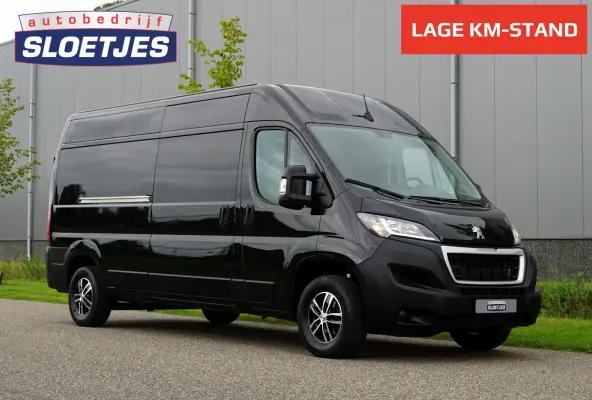 335 2.2 BlueHDi 140 L3H2 Asphalt in nieuwstaat |6.329 km |BPM vrij |2 stoelen en 2 airbags |Trekhaak |Camera |Cruise |Navi |Airco |Parkeersensoren |EURO6 |1e eigenaar |3500 KG