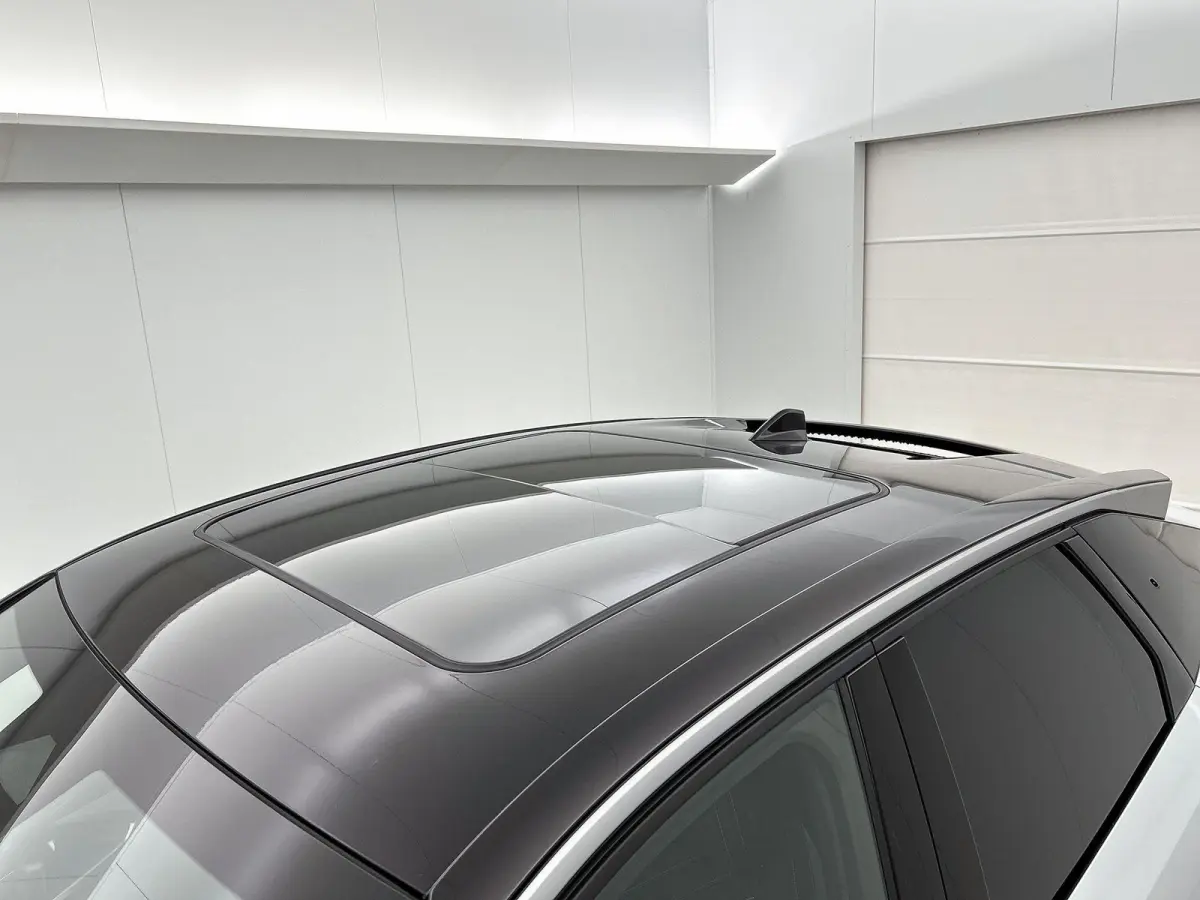 230pk GT Long Range 97 kWh Automaat | Accu 100% | Navigatie | Schuif/Kantel Dak | Elektrische Stoelen | Camera Voor + Achter | Warmtepomp |  HiFi Focal |