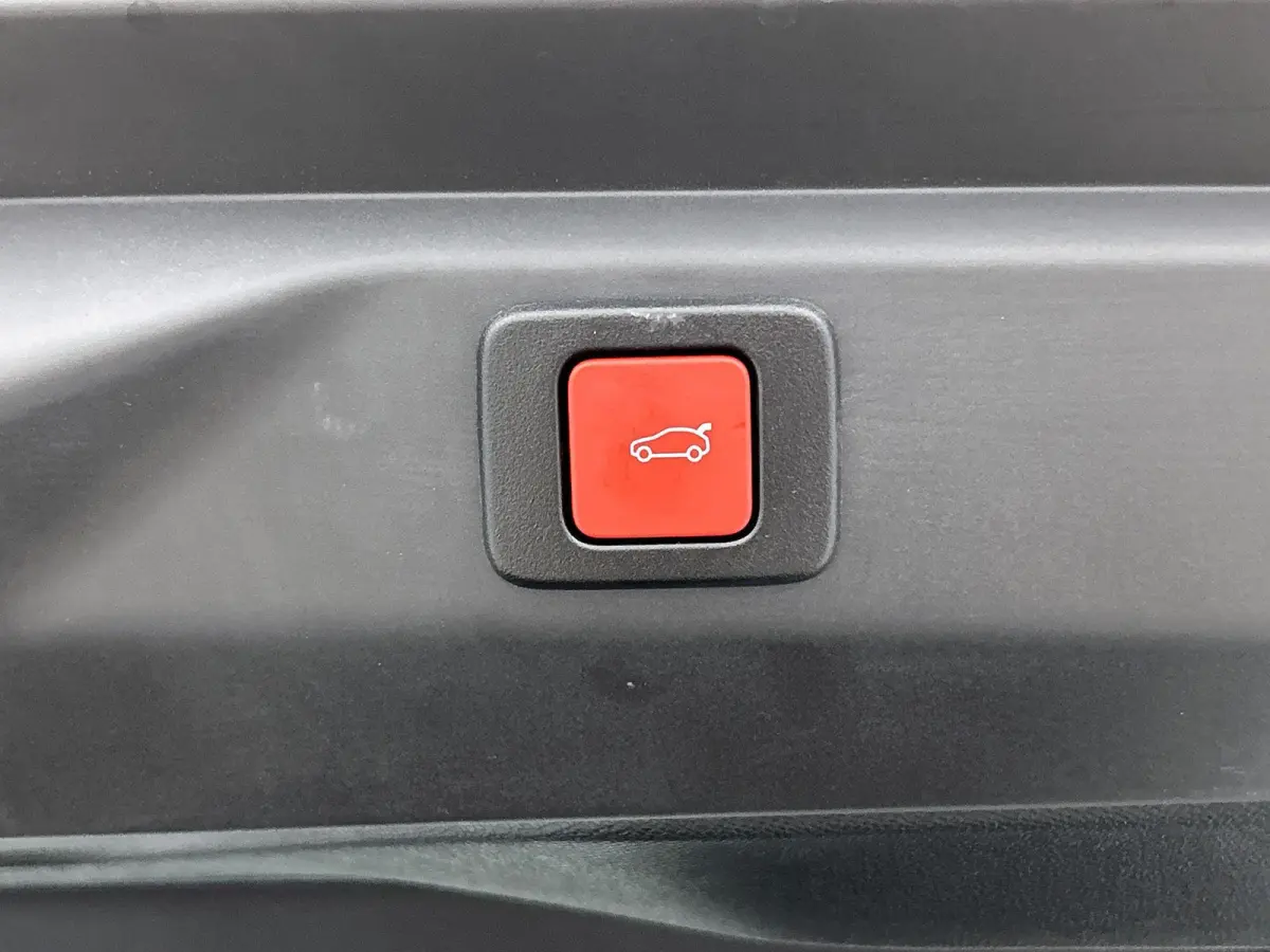 230pk GT Long Range 97 kWh Automaat | Accu 100% | Navigatie | Schuif/Kantel Dak | Elektrische Stoelen | Camera Voor + Achter | Warmtepomp |  HiFi Focal |