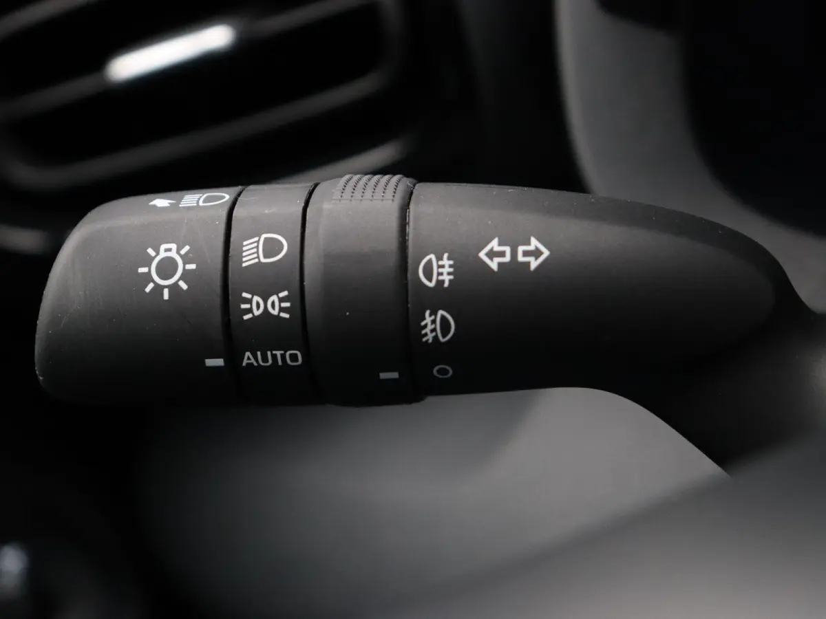 1.5 Hybrid 115 Dynamic | Stoelverwarming | Stuurwielverwarming | Apple Carplay & Android Auto |